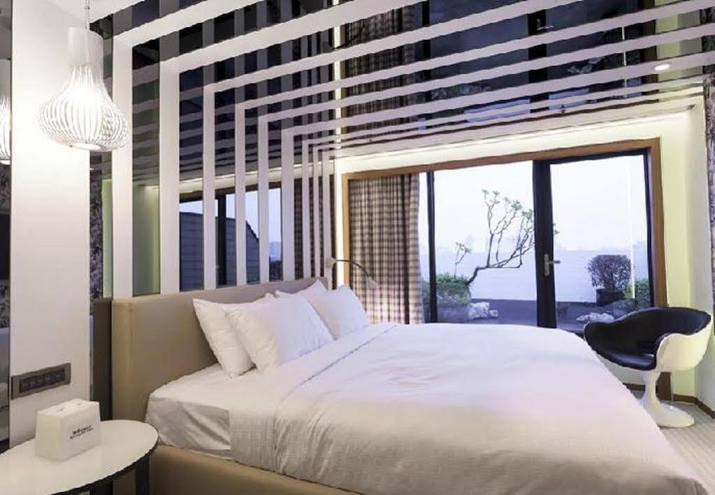 Royal Hotel Group- Central Park Branch Kaohsziung Kültér fotó